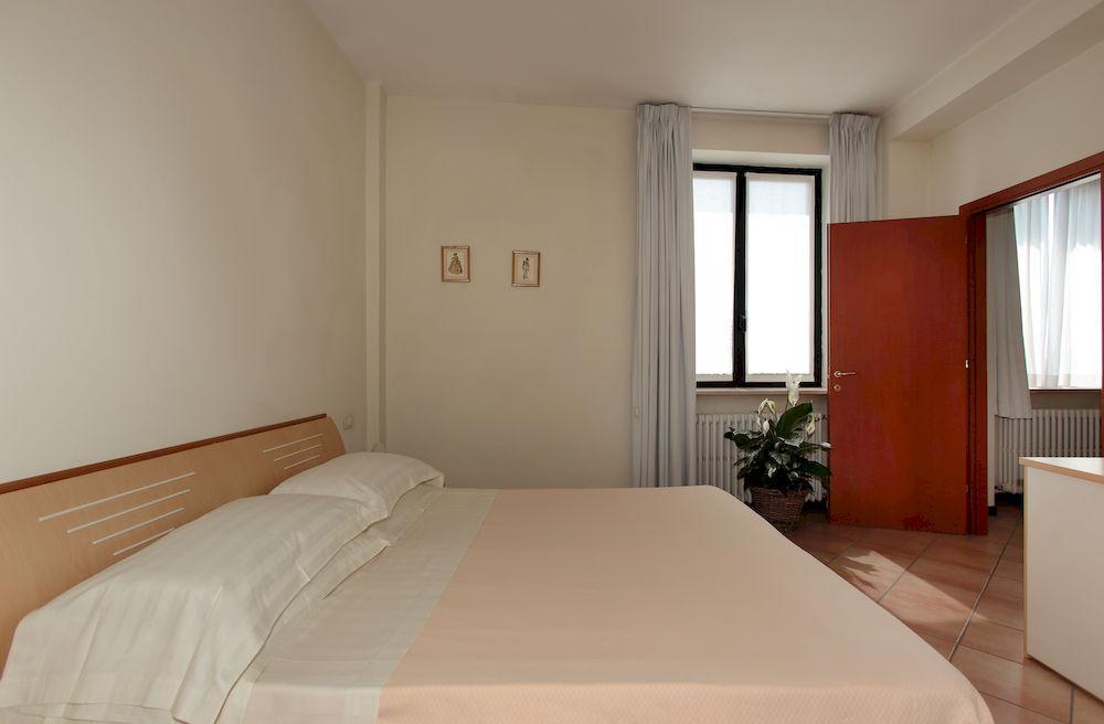 Residenza Cavour Aparthotel Parma Bagian luar foto